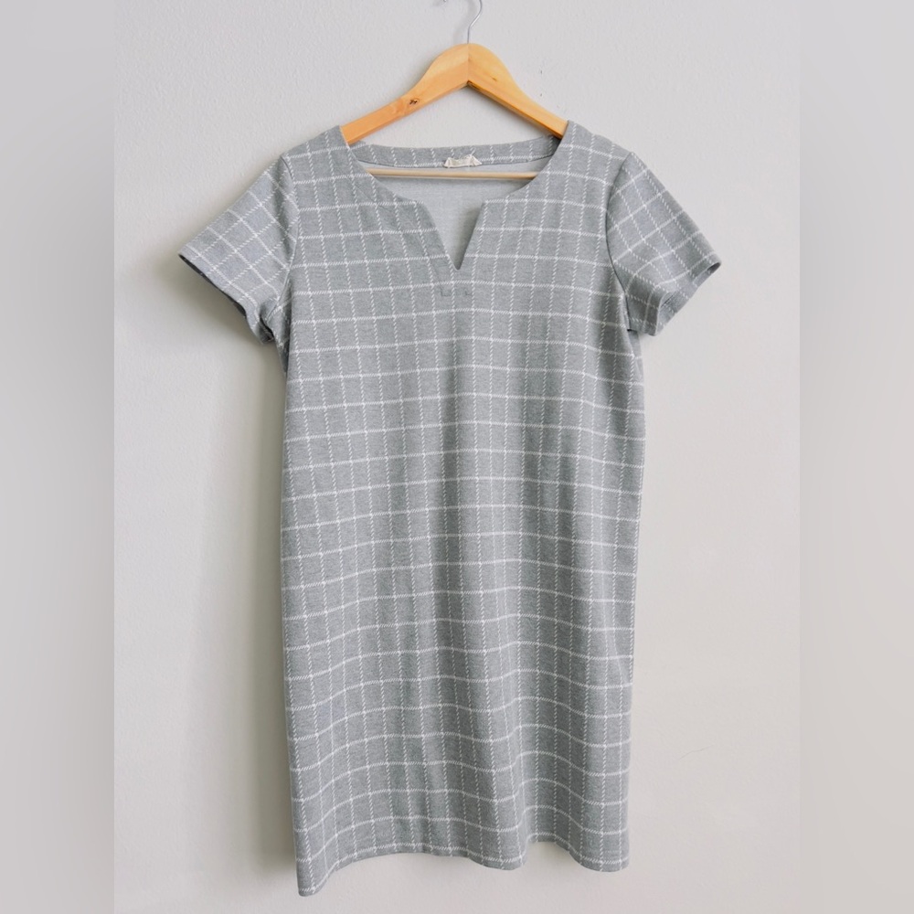 Jane and Delancey Gray and White Mini Dress Short Sleeve Casual